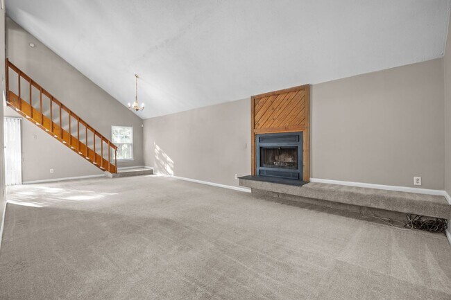 Building Photo - Just Renovated & Ready for You!