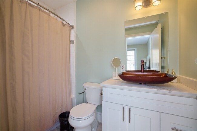 Building Photo - 23-25-25 Bowdoin Ave