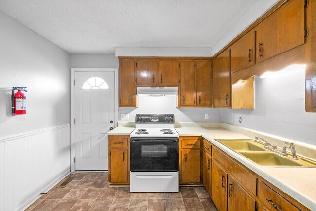 Building Photo - 113 Tandy Dr