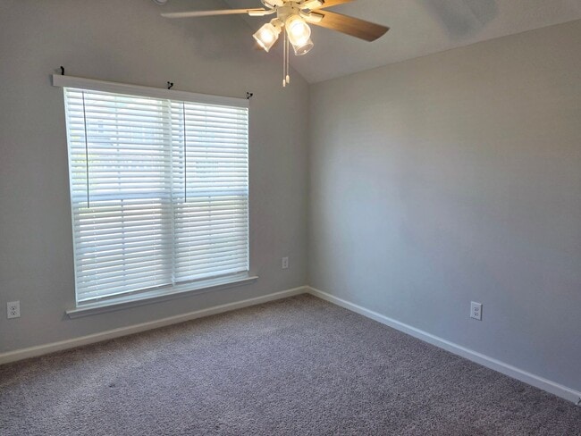 Building Photo - 725 Goodale Dr