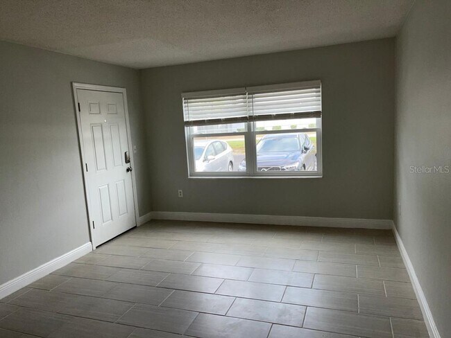 Building Photo - 5325 Curry Ford Rd