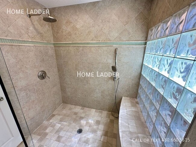 Building Photo - 8084 E Del Laton Dr
