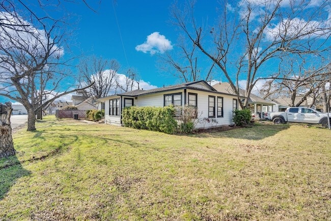 Building Photo - 413 Shaw St