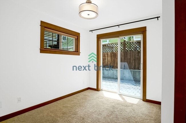 Building Photo - 3 BED & 3 BATH TOWNHOME FOR RENT