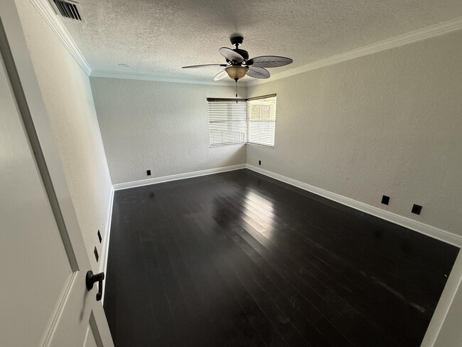 Building Photo - 1295 Longlea Terrace