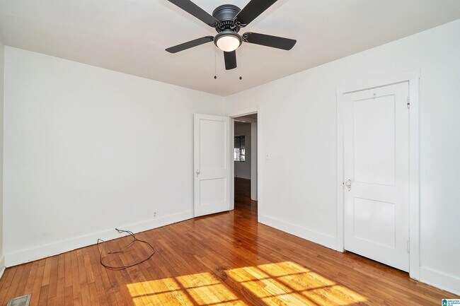 Building Photo - 621 Valley Rd