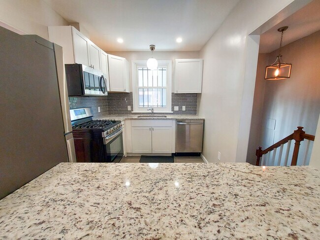 Building Photo - Fully updated 3br/2bth with large yard in ...