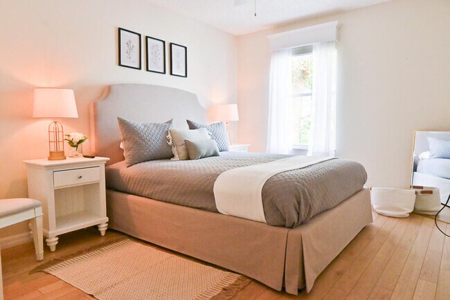 Building Photo - 12828 Meadowbreeze Dr