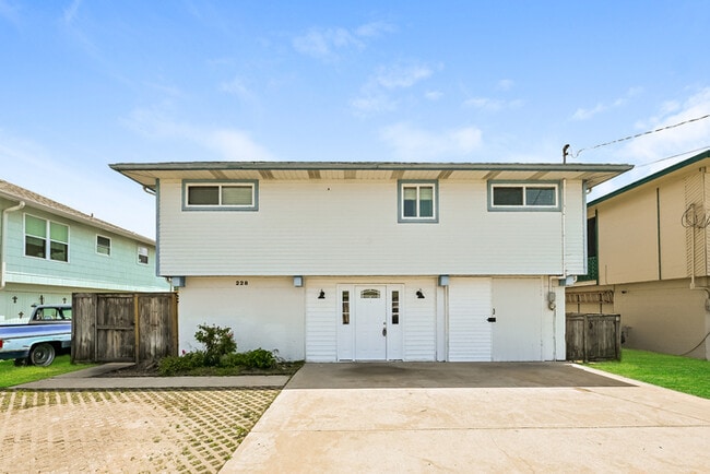 Building Photo - 228 Barracuda St