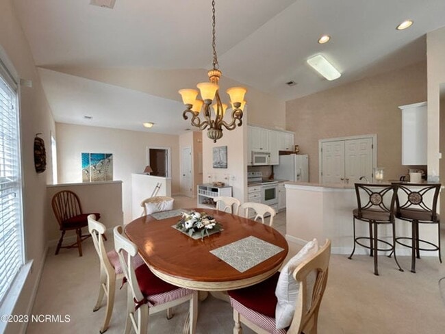 Building Photo - NEW REDUCED PRICE in Beautiful Sea Trail Plantation townhome