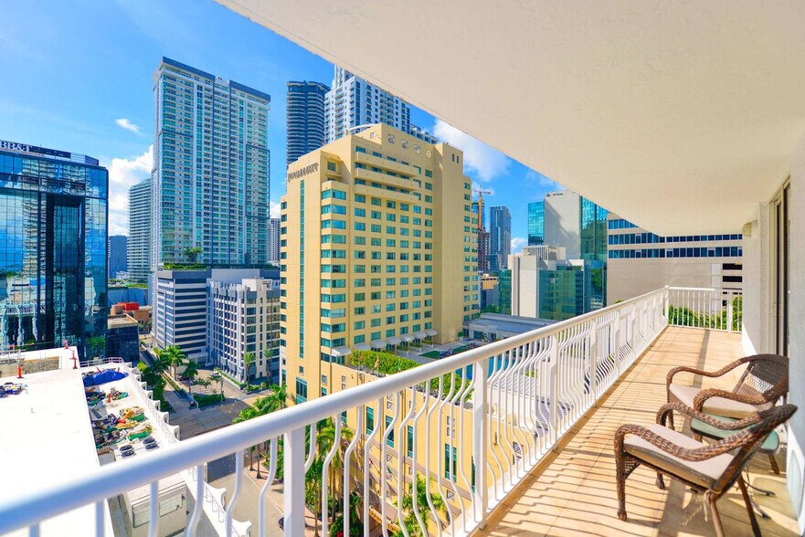 Building Photo - 1200 Brickell Bay Dr