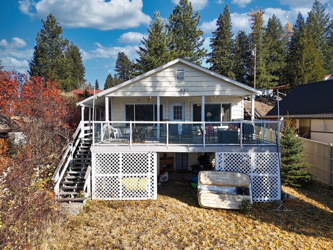 Building Photo - Cabin on the Lake!! Fully furnished 5-bedr...