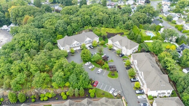 Building Photo - 52 Parkside Dr