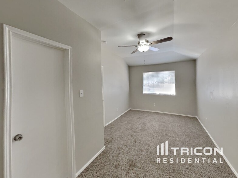 Building Photo - 12844 Edgewood Park Dr