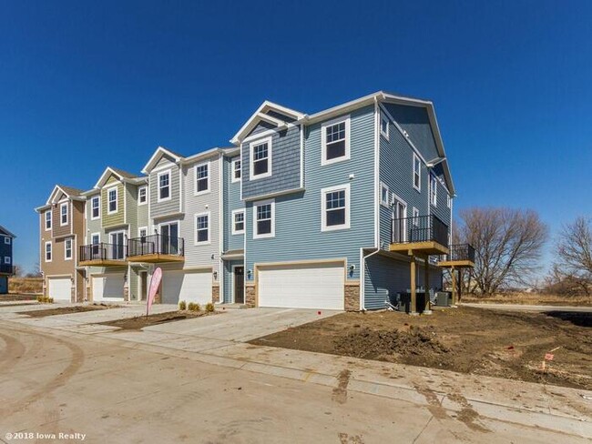 Primary Photo - 203 Burr Oak Ct