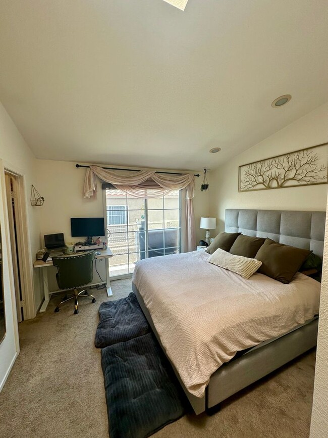 Building Photo - Light and Bright North Park 2 Bedroom Condo