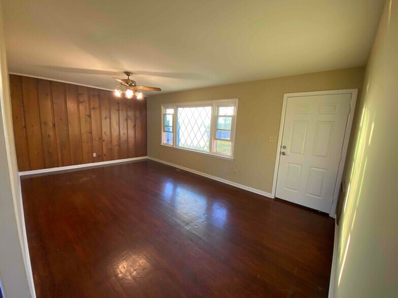 Building Photo - 104 Stewart Dr