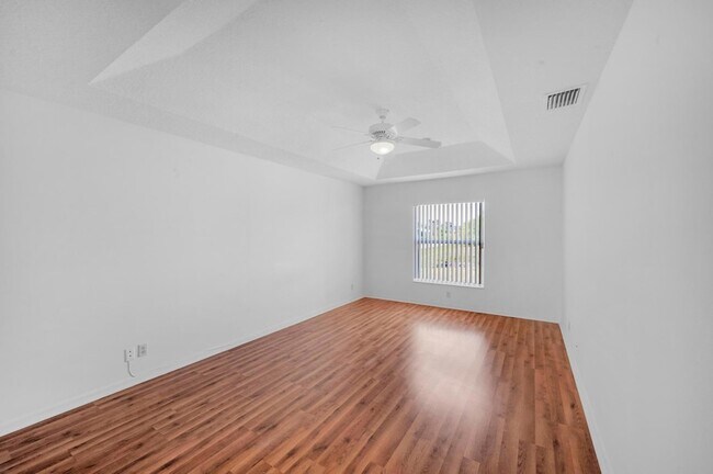Building Photo - 446 SW S Quick Cir
