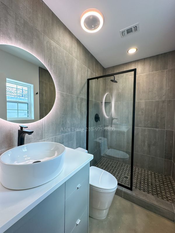 Building Photo - 218 S Olive St