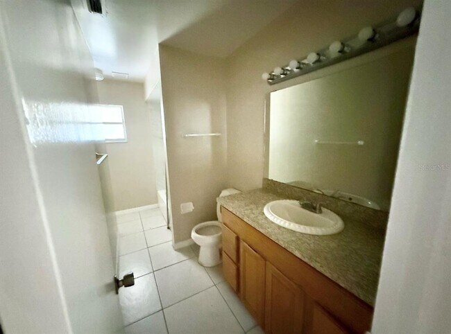 Building Photo - 810 Royal Palm Dr