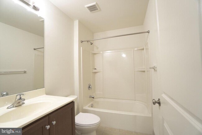 Building Photo - 425 Williamson Ct