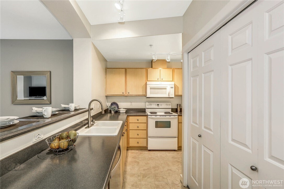 Building Photo - 13301 SE 79th Pl