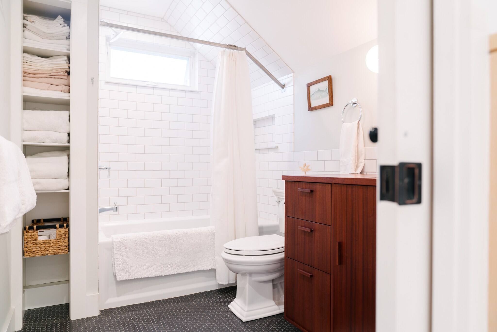Upstairs bath with large tub - 80 Maple St