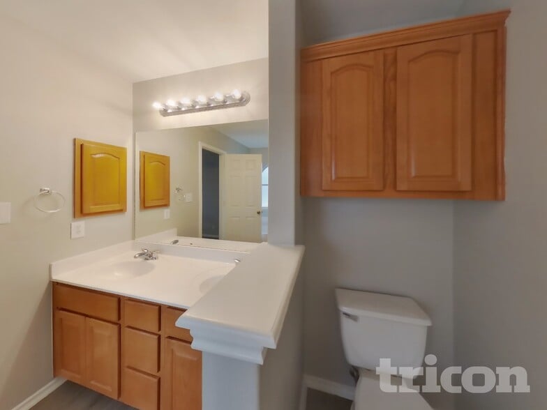 Building Photo - 517 Zapata Cir