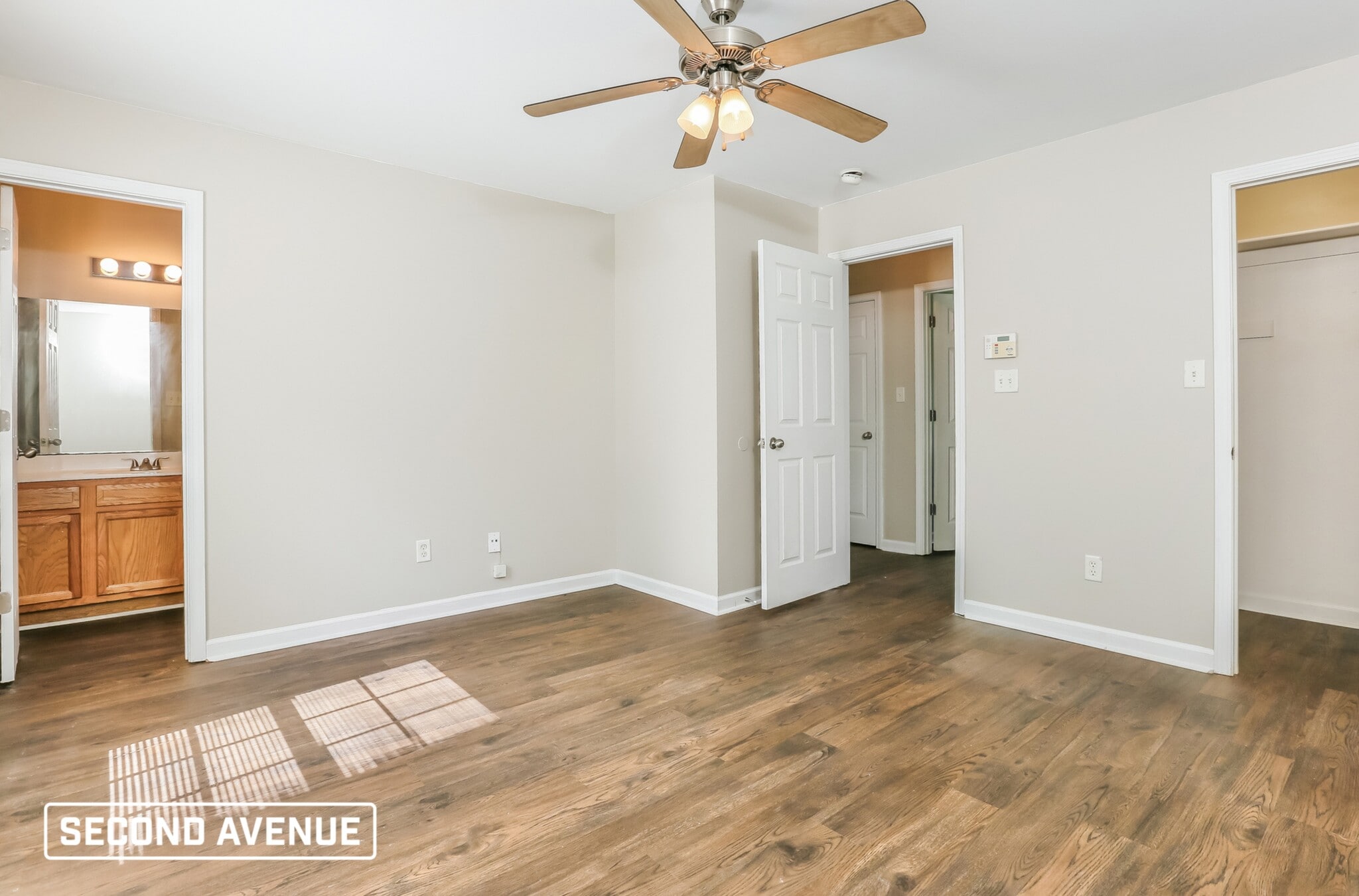 Building Photo - 209 Glenn Oak Dr
