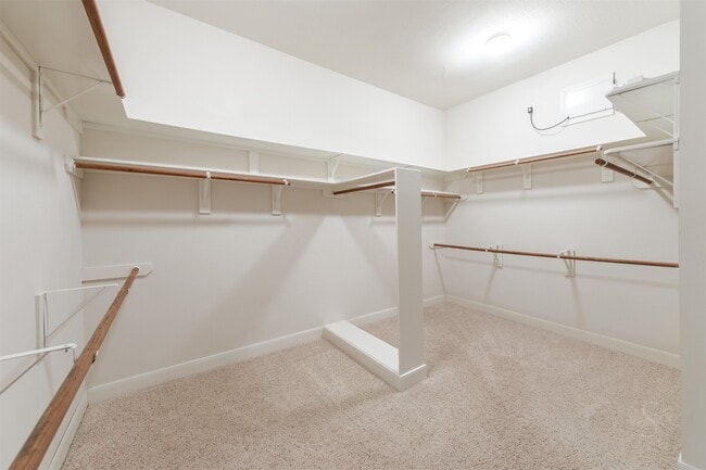 Building Photo - 22823 Roberts Run Ln