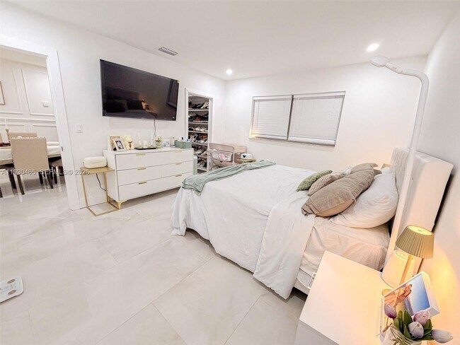 Building Photo - 7951 NW 37th Dr