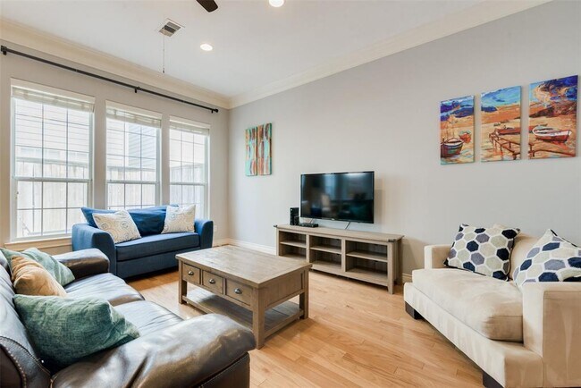 Building Photo - 3444 Cline St