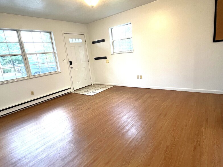 Building Photo - 1020 Arrowhead Dr