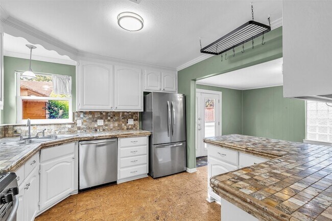 Building Photo - 4303 Piney Woods Dr