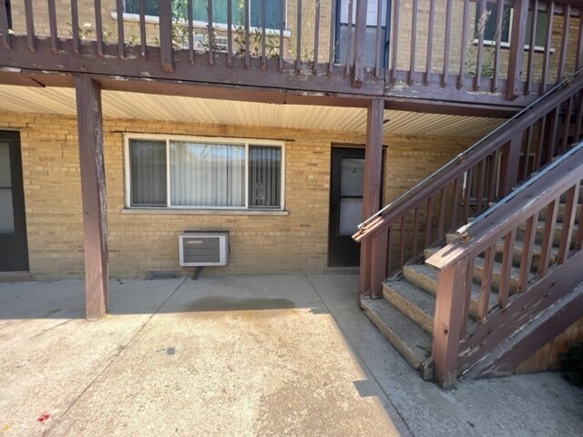 Building Photo - 593 Park Plz