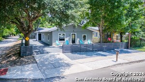 Building Photo - 555 Hansford St