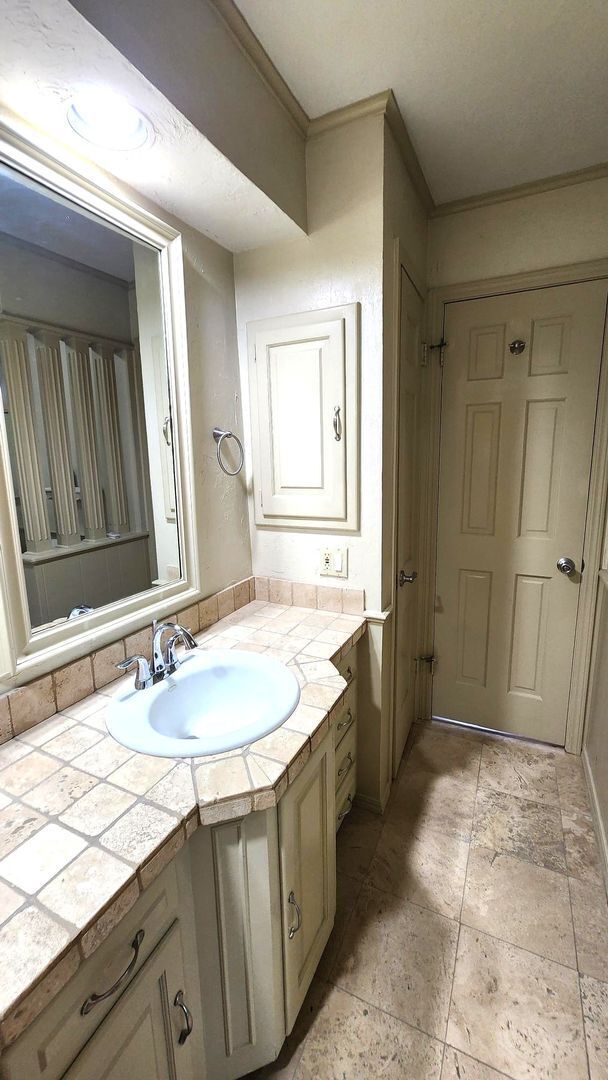 Building Photo - 3 Bed 2 Bath Townhome in Lakehurst Add NW OKC