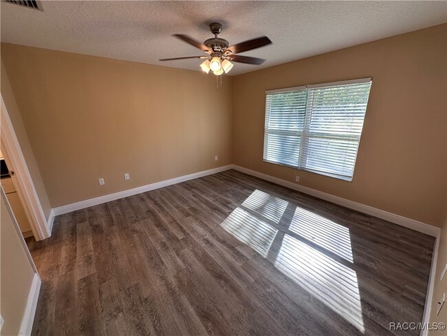 Building Photo - 9149 N Saponaria Dr