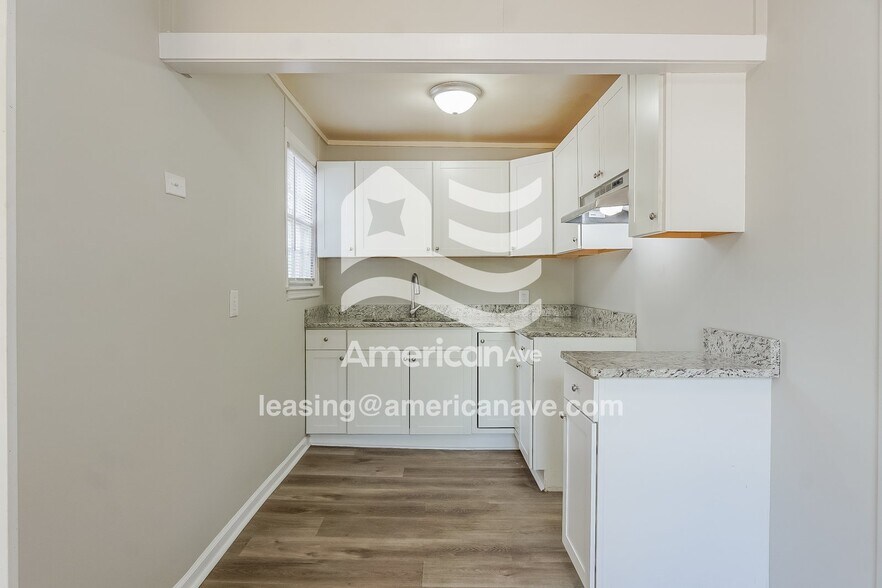 Building Photo - 1405 18th Pl SW