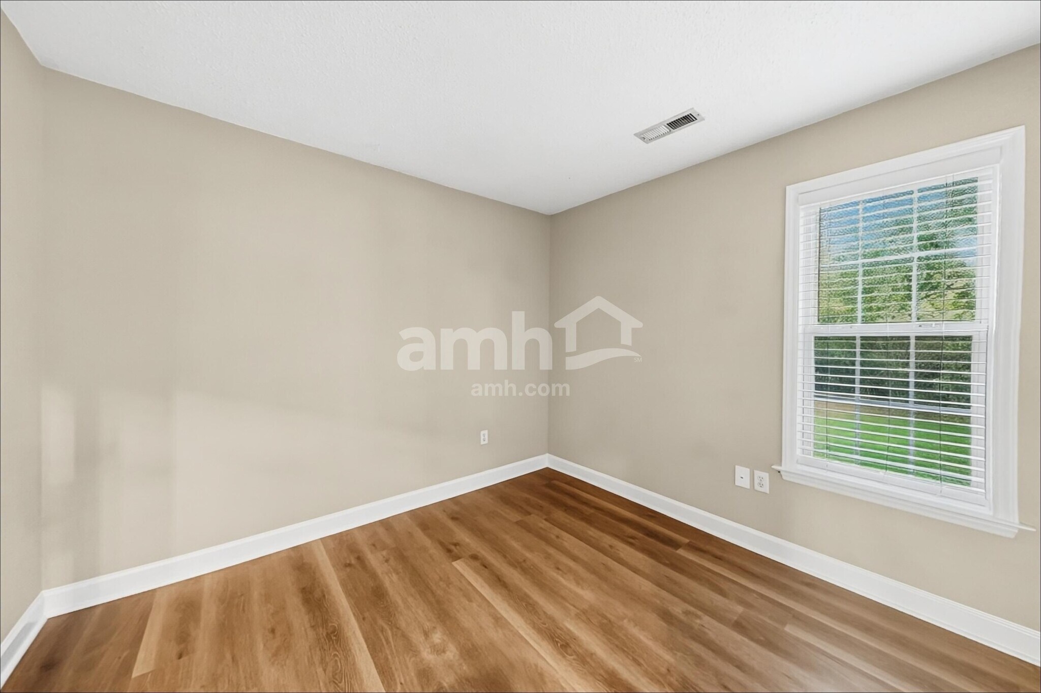 Building Photo - 4304 Southern Oak Dr