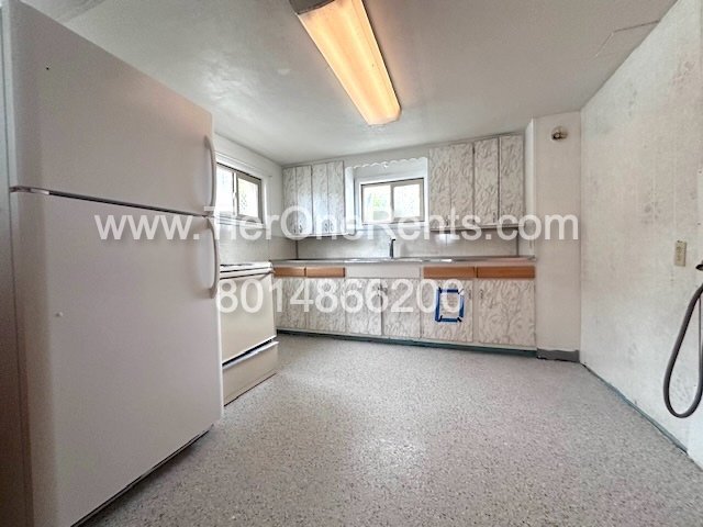 Building Photo - NO DEPOSIT option available for qualified ...