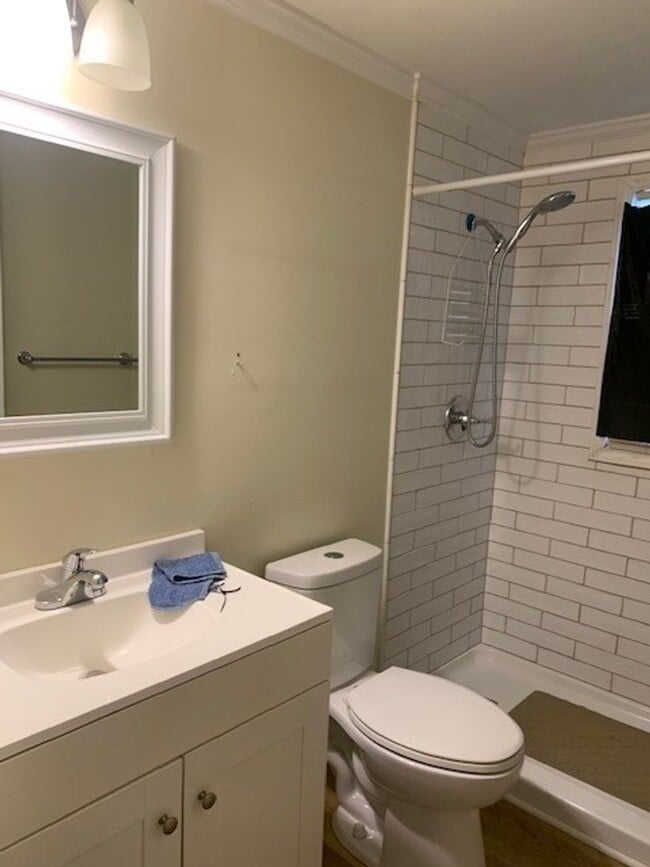 Building Photo - Cozy 2 Bedroom Home Available Now!