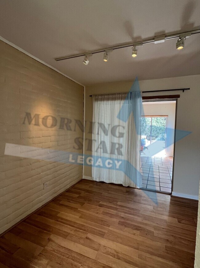 Building Photo - Charming 3 bedroom move-in ready