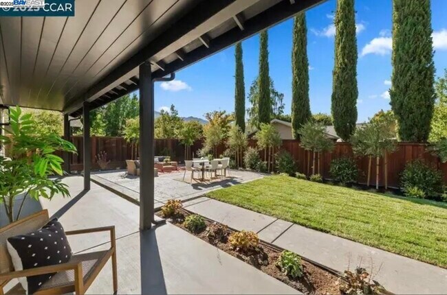 Building Photo - 132 Quinterra Ln