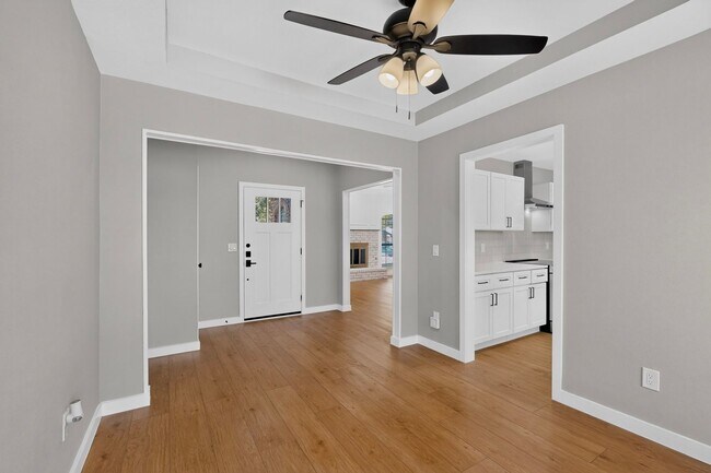 Building Photo - Beautifully Renovated Home In Carrollton Ready For Move-in
