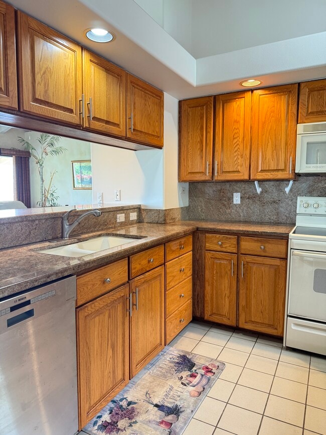 Building Photo - 76-248-248 Olomea Pl
