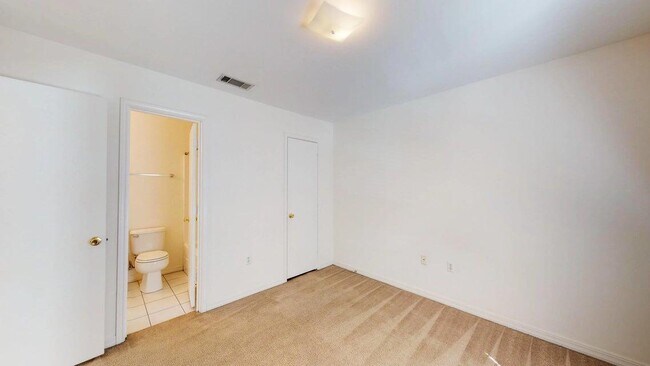 Building Photo - 895 Silverwood