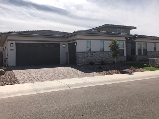 Building Photo - Beautiful home with generation suite in gated community