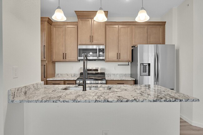 Building Photo - $2,250 - 2 Bed,1 Bath, Updated townhome in...