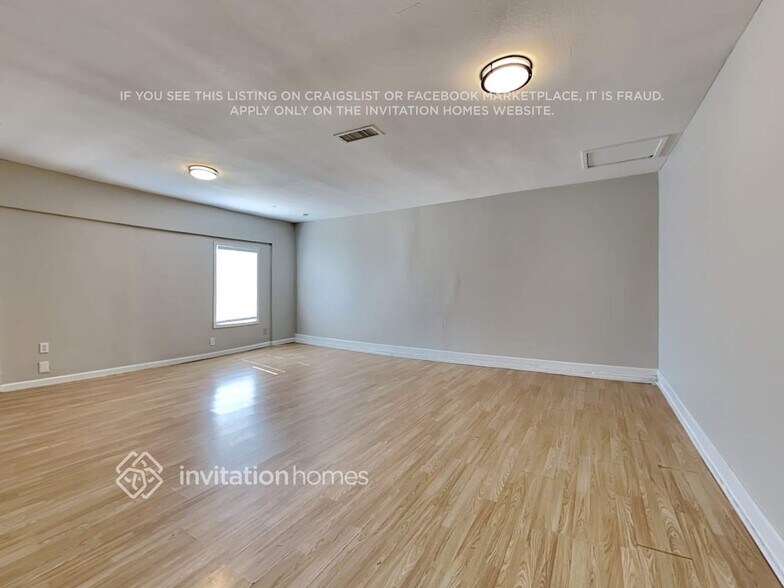 Building Photo - 502 Ivy Way